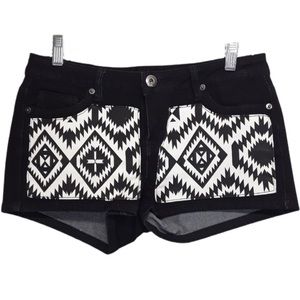 VTG ChiQle Denim Architect Black & White Aztec Printed Patch Pattern Jean Shorts